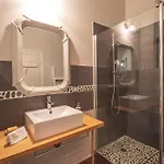 Maison Des Quatre Saisons Bed & Breakfast 4*