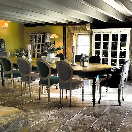 Maison Des Quatre Saisons לינה וארוחת בוקר Les Esseintes