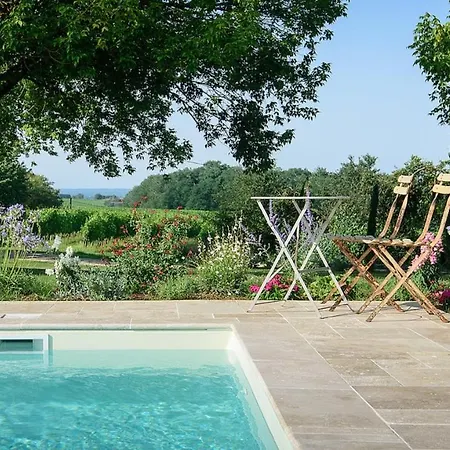 Maison Des Quatre Saisons 住宿加早餐酒店 4*